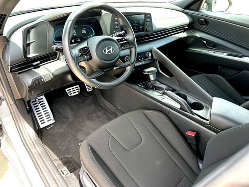 Used 2025 Hyundai Elantra Sport FWD image 16