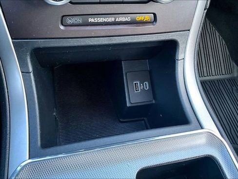 Used 2021 Ford Edge SEL image 16