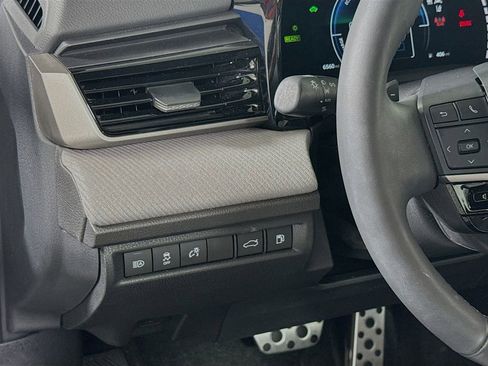 Used 2025 Toyota Camry SE w/ Convenience Package FWD image 10
