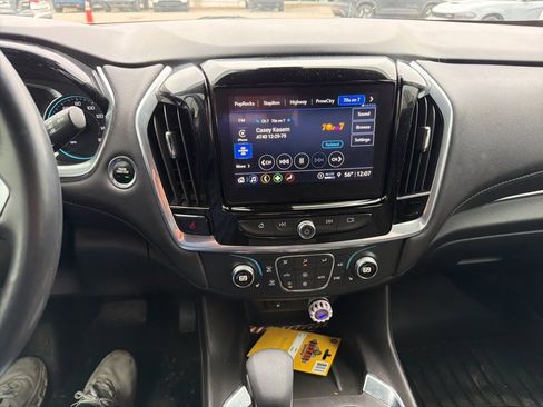 Used 2022 Chevrolet Traverse LT image 12