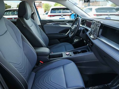 New 2026 Volkswagen Tiguan SE image 25