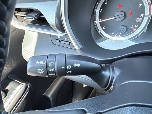 Used 2025 Toyota Highlander XLE image 19