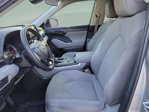 Used 2021 Toyota Highlander L FWD image 17