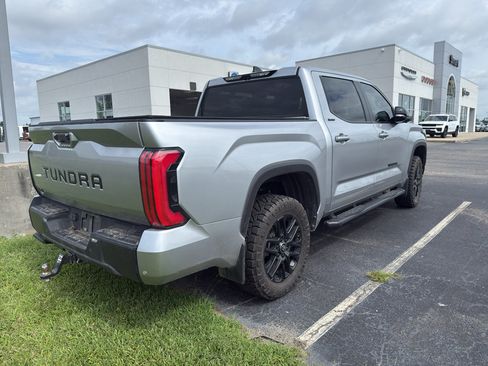 Used 2025 Toyota Tundra Limited AWD/4WD image 3