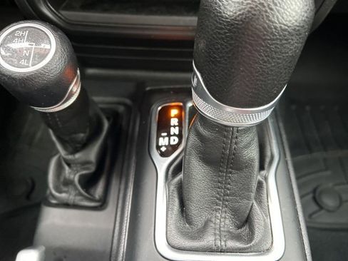 Used 2022 Jeep Gladiator Sport image 30