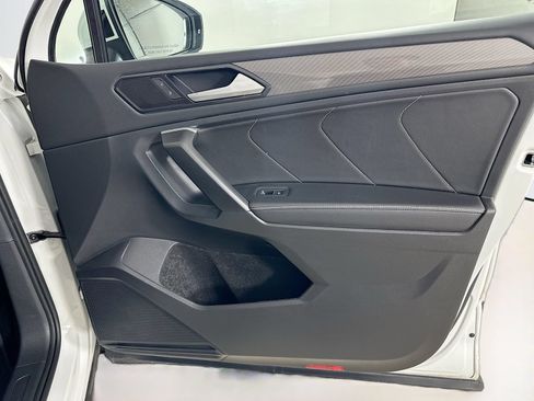 Used 2023 Volkswagen Tiguan SE AWD/4WD image 39