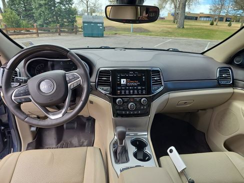 Used 2019 Jeep Grand Cherokee Overland AWD/4WD image 14
