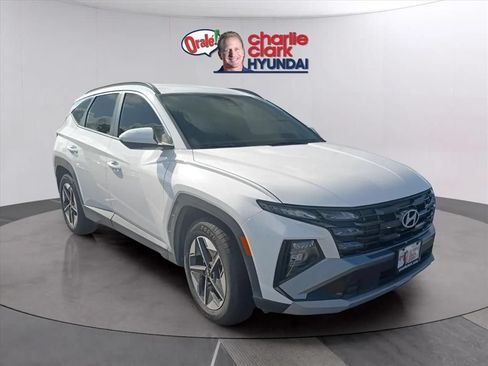 Used 2025 Hyundai Tucson SEL FWD image 4