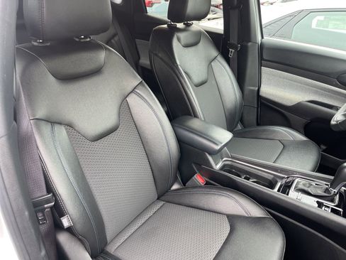 Used 2025 Jeep Compass Latitude AWD/4WD image 23