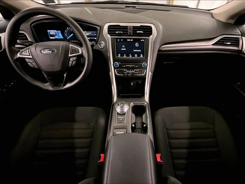 Used 2018 Ford Fusion SE w/ Fusion SE Technology Package FWD image 14