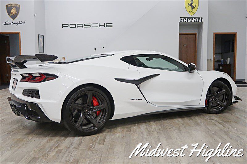 Used 2024 Chevrolet Corvette Z06 w/ Z07 Performance Package RWD image 6