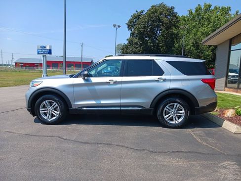 Used 2023 Ford Explorer XLT w/ Equipment Group 202A AWD/4WD image 2
