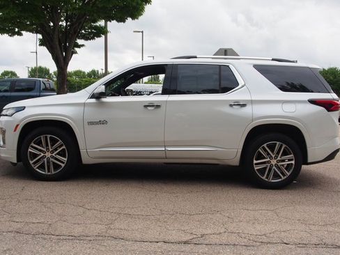 Used 2023 Chevrolet Traverse High Country FWD image 4