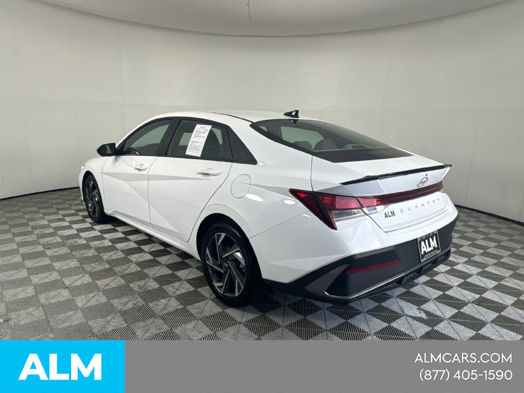 Used 2025 Hyundai Elantra Sport FWD image 9