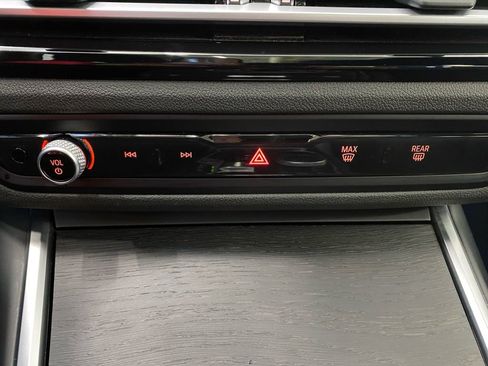 Used 2024 BMW 330e xDrive 330e xDrive image 29