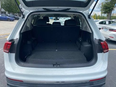 Used 2022 Volkswagen Tiguan SE FWD image 12