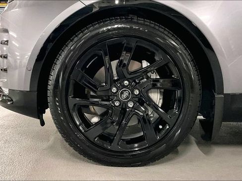 Certified 2025 Land Rover Discovery Dynamic SE AWD/4WD image 8