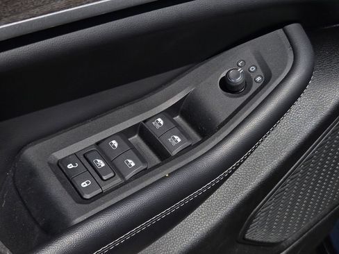 Used 2023 Jeep Grand Cherokee Limited w/ Luxury Tech Group II RWD image 7
