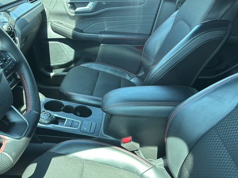 Used 2025 Ford Escape ST-Line Select AWD/4WD image 2