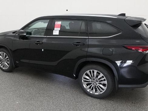 New 2026 Toyota Highlander Platinum AWD/4WD image 10