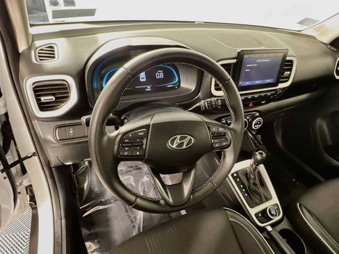 Certified 2026 Hyundai Venue SEL FWD image 11
