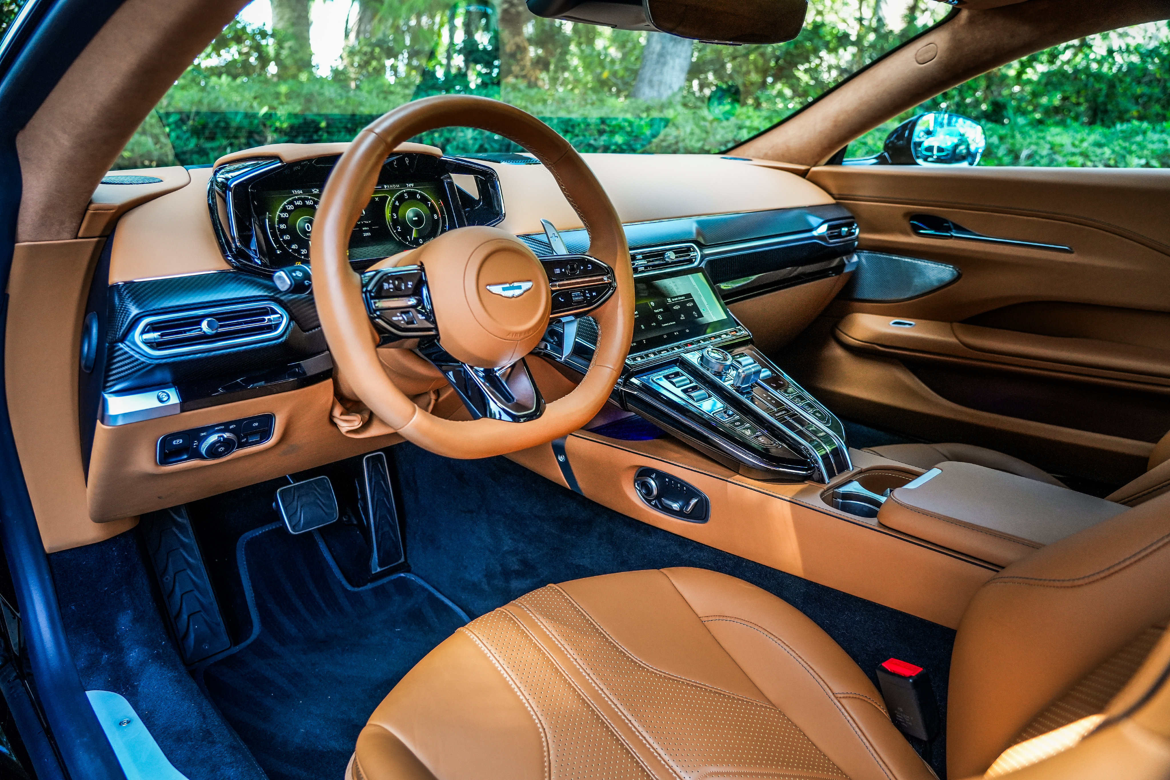 Used 2025 Aston Martin V8 Vantage Coupe RWD image 15
