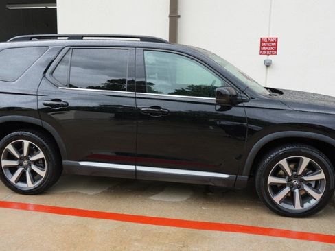 Used 2023 Honda Pilot Elite image 4