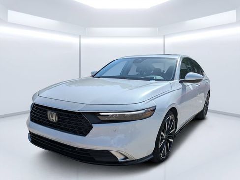Used 2023 Honda Accord Touring image 7