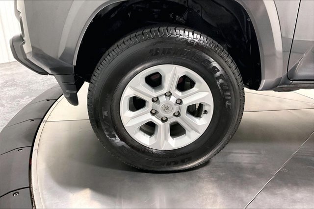 Certified 2022 Toyota Tacoma SR5 w/ Technology Package AWD/4WD image 10