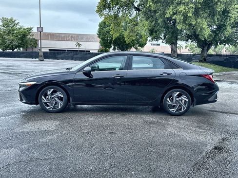 Used 2024 Hyundai Elantra Limited FWD image 5