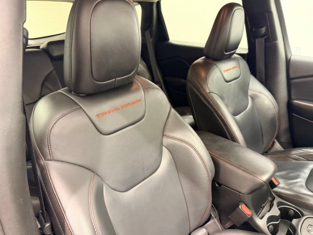 Used 2015 Jeep Cherokee Trailhawk w/ Comfort/Convenience Group AWD/4WD image 16