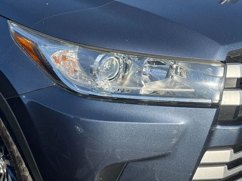 Used 2017 Toyota Highlander XLE AWD/4WD image 9