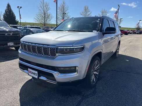 Used 2024 Jeep Grand Wagoneer L Series III AWD/4WD image 7