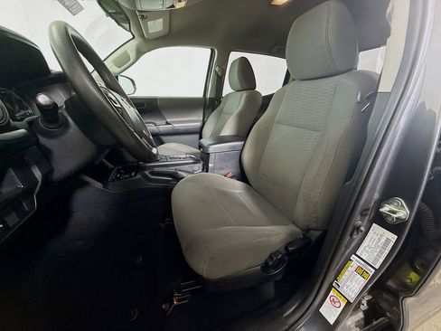 Used 2017 Toyota Tacoma SR image 17