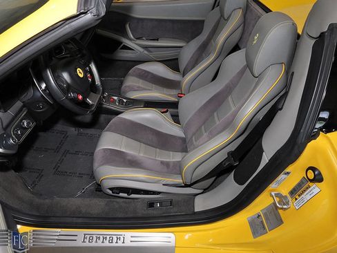Used 2015 Ferrari 458 Spider RWD image 19