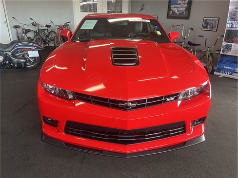 Used 2015 Chevrolet Camaro SS w/ SS Performance Package RWD image 2