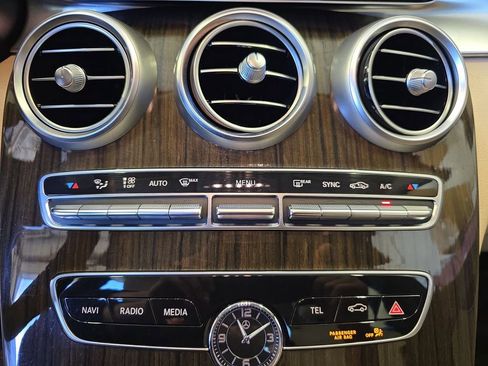 Used 2021 Mercedes-Benz C 300 Sedan image 23