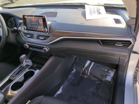 Used 2024 Nissan Altima 2.5 SV image 32