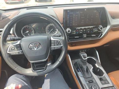 Used 2022 Toyota Highlander Platinum AWD/4WD image 22