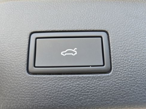 New 2026 Volkswagen Atlas SE image 17