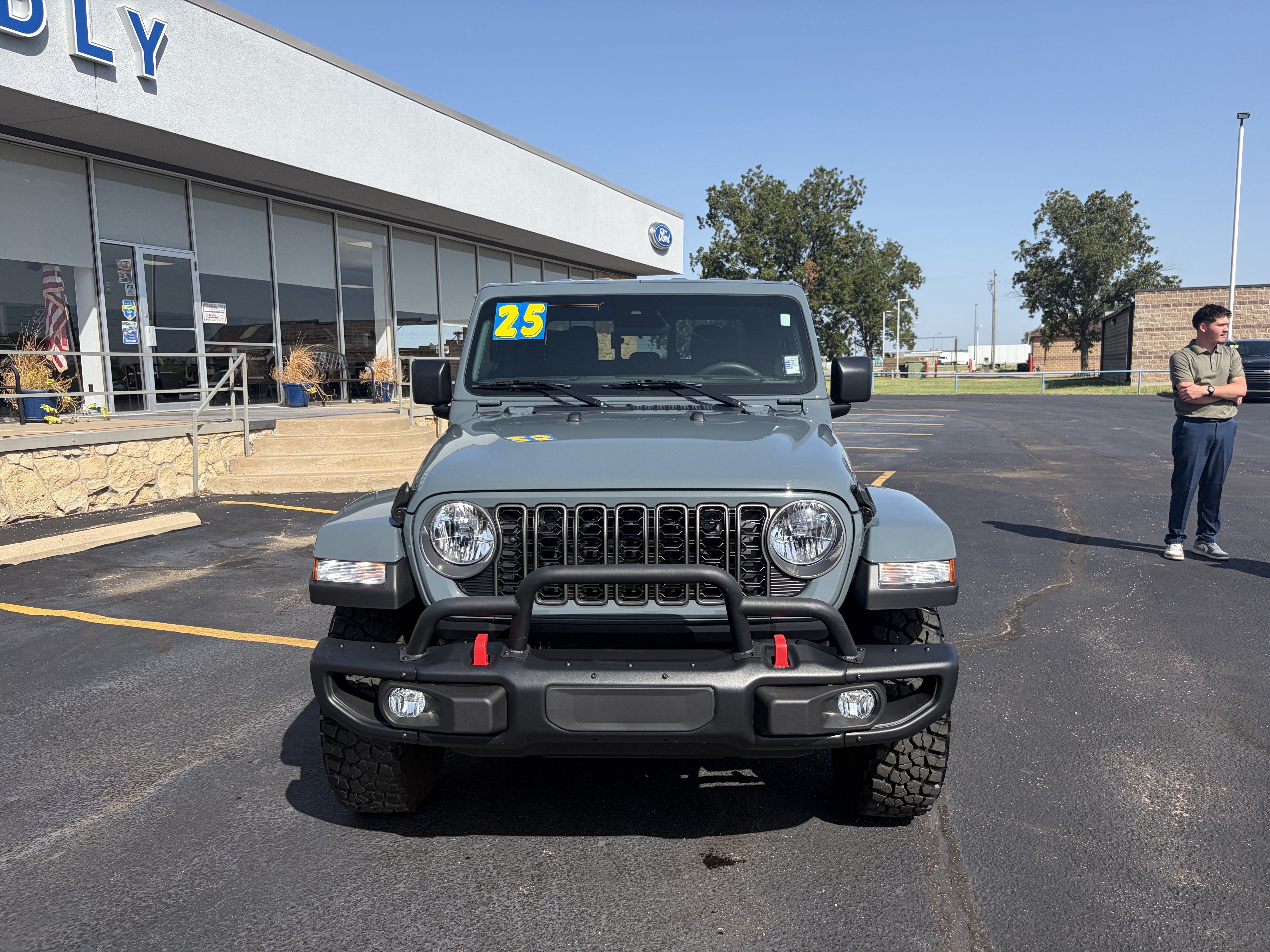 Used 2025 Jeep Gladiator Sport AWD/4WD image 5