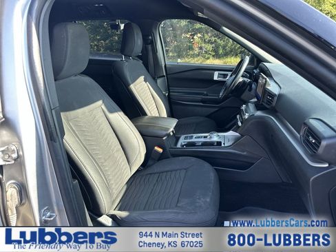 Used 2020 Ford Explorer XLT image 22