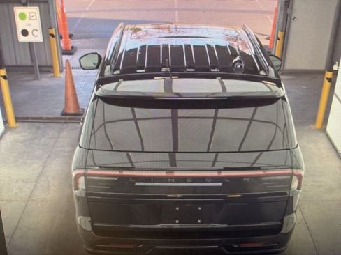 Used 2025 Lincoln Navigator L Reserve w/ Jet Appearance Package image 14