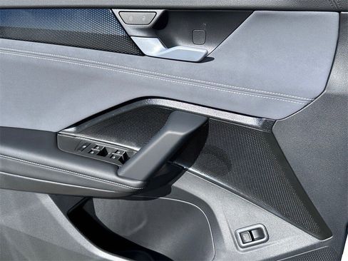 New 2026 Volkswagen Tiguan SE R-Line image 18