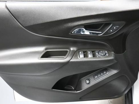 Used 2020 Chevrolet Equinox LT w/ Sport Edition image 13
