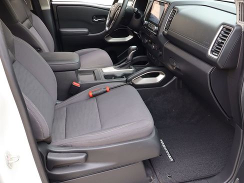 Used 2024 Nissan Frontier SV w/ SV Convenience Package RWD image 16
