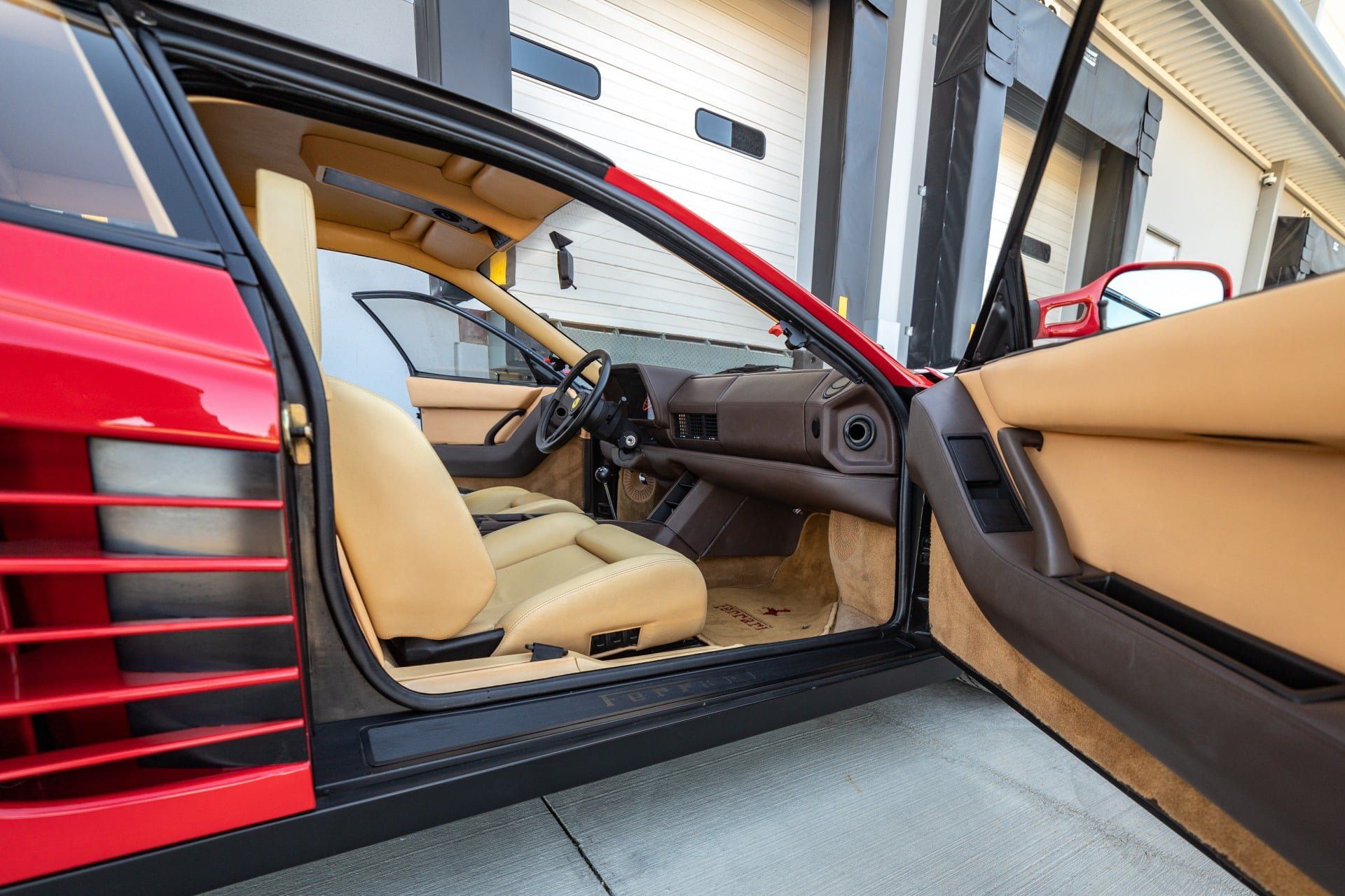 Used 1989 Ferrari Testarossa RWD image 13