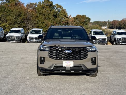 New 2026 Ford Explorer ST-Line w/ ST-Line Street Pack image 3