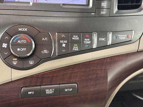 Used 2013 Toyota Sienna Limited w/ Premium Pkg AWD/4WD image 15