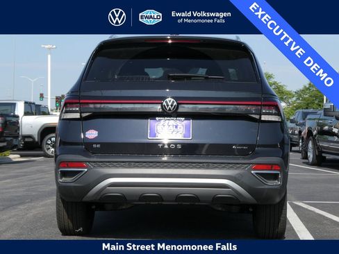 Certified 2025 Volkswagen Taos SE image 25